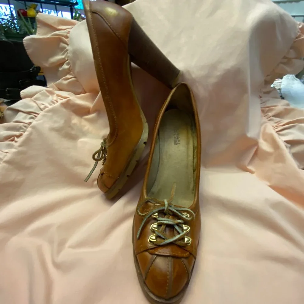 EUC Vintage Michael Kors Winter Warrior Leather Stacked Heels-8 1/2 - Picture 2 of 16